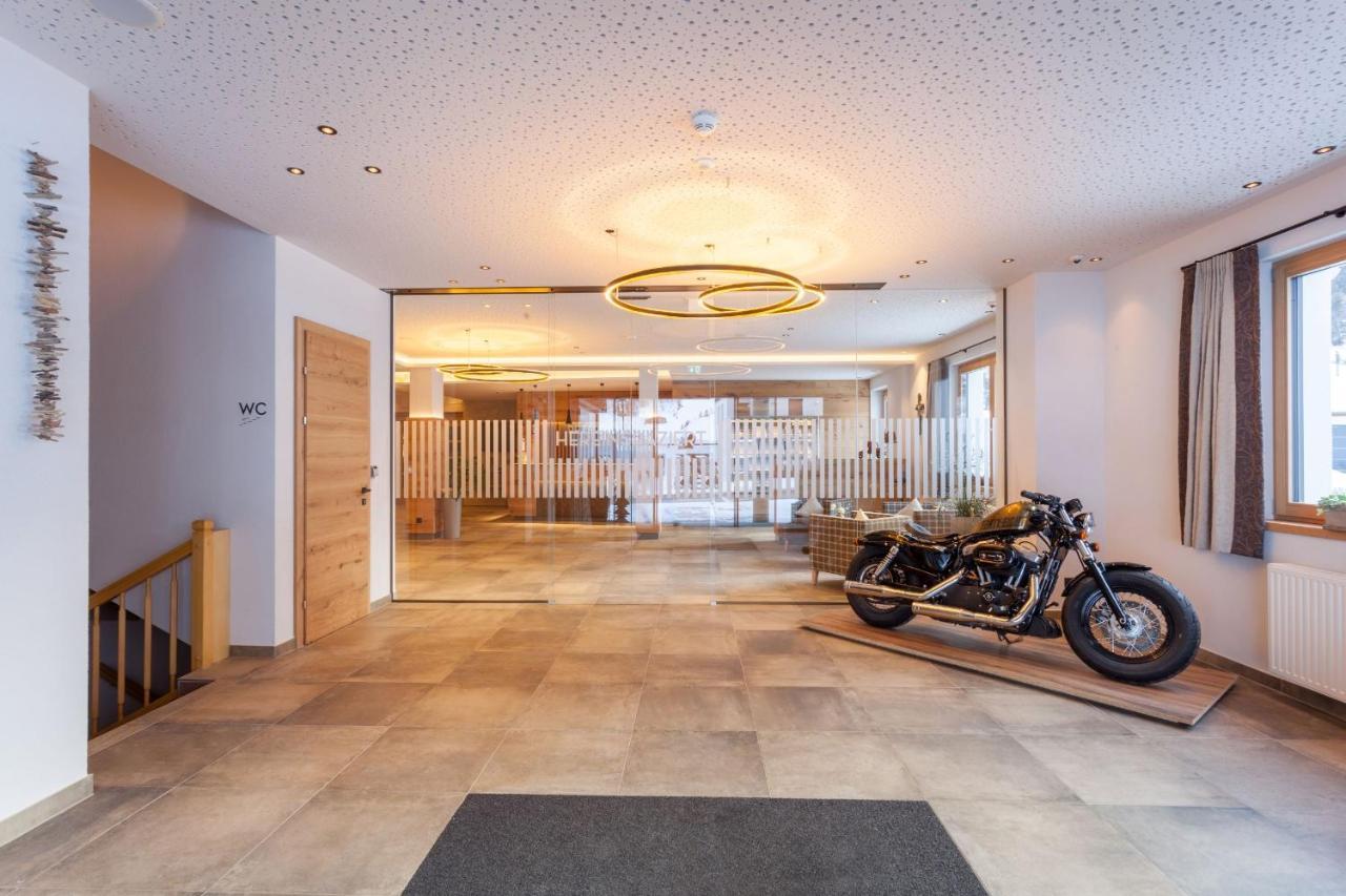 Hotel Luggi กัลเทือร์ ภายนอก รูปภาพ