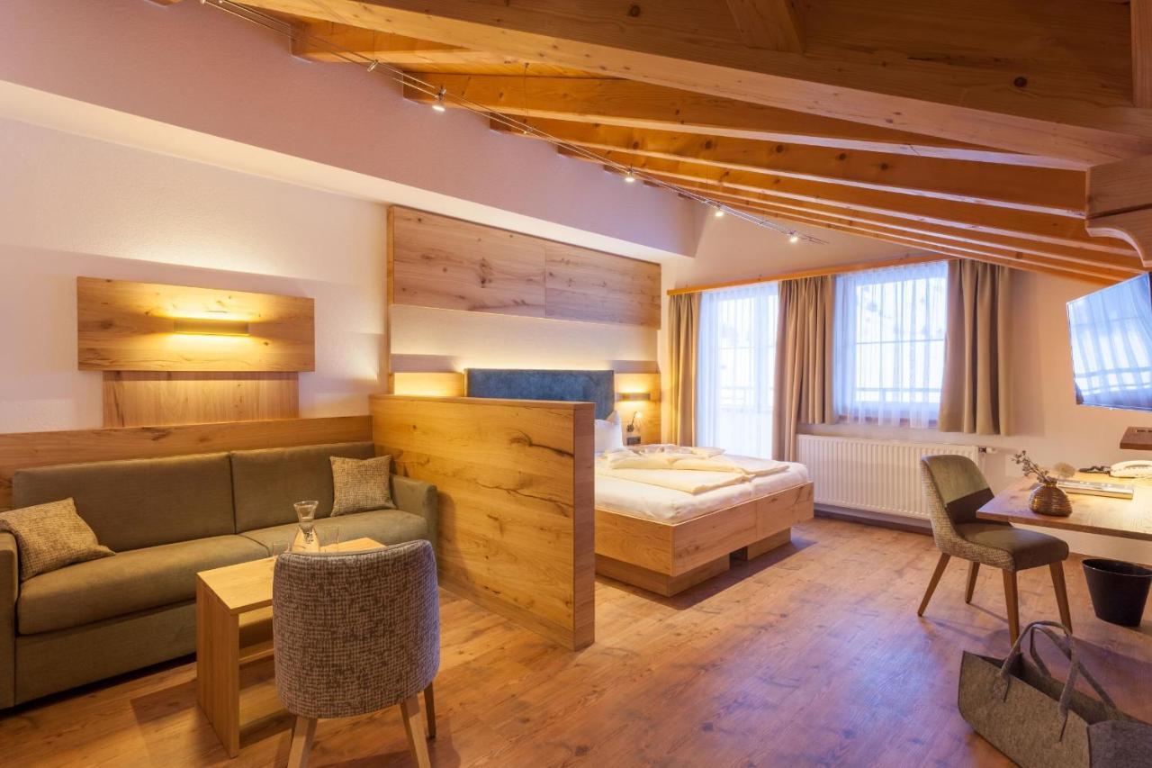 Hotel Luggi กัลเทือร์ ภายนอก รูปภาพ