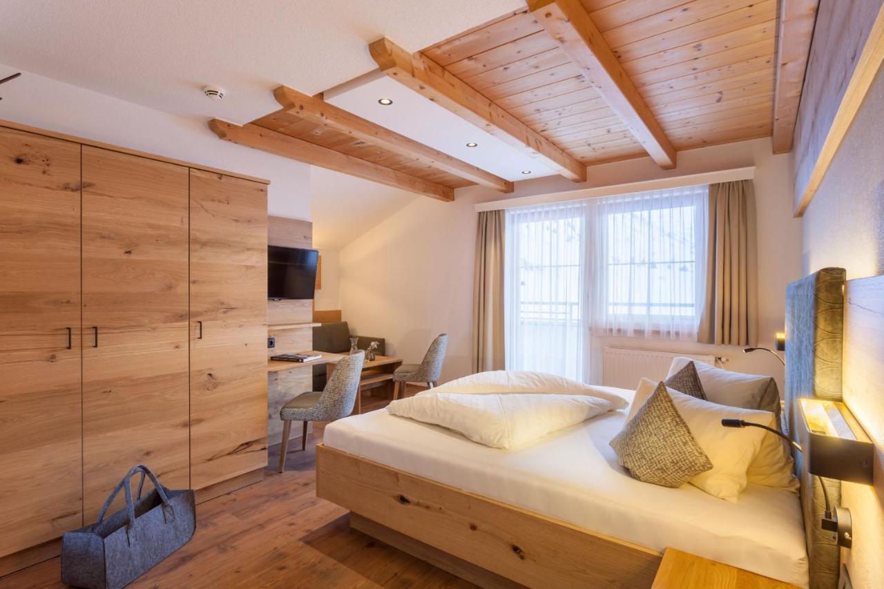 Hotel Luggi กัลเทือร์ ภายนอก รูปภาพ