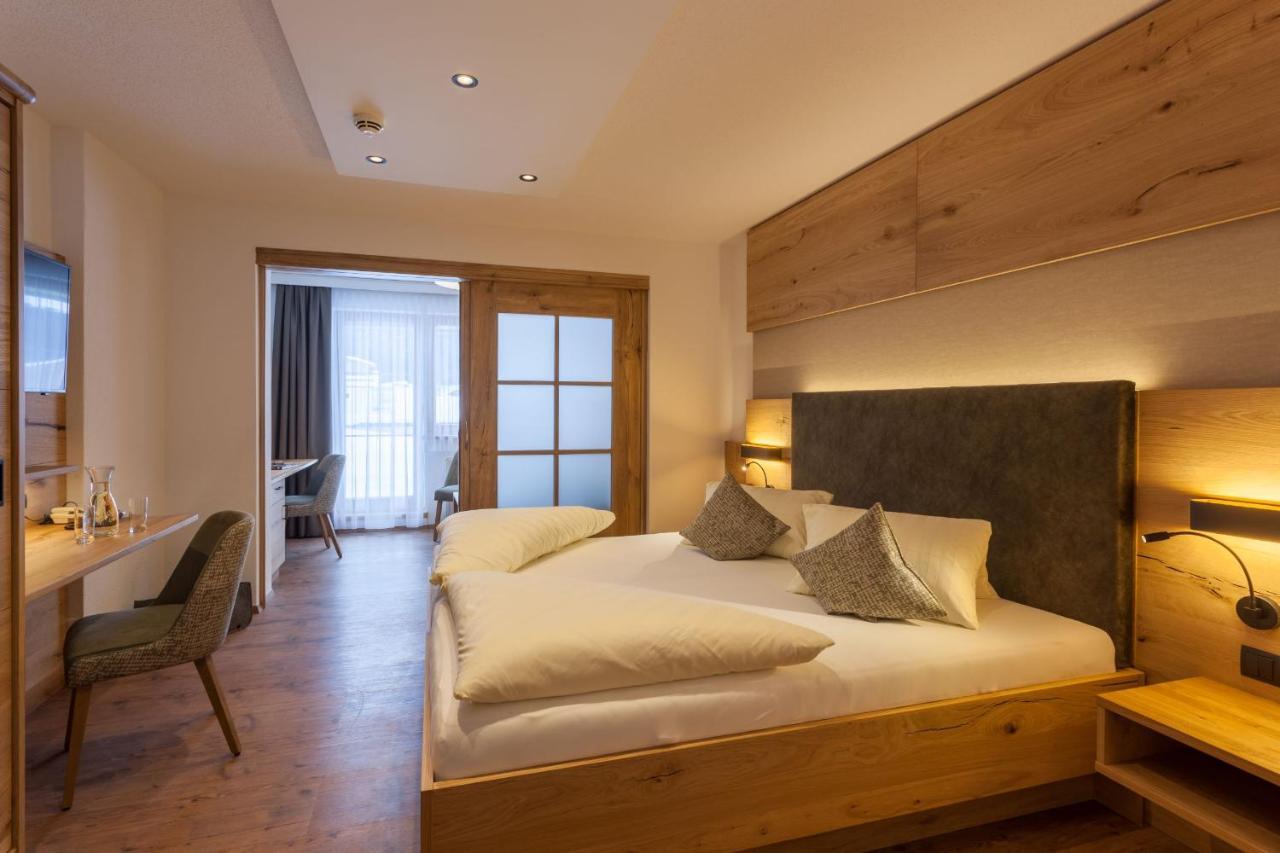 Hotel Luggi กัลเทือร์ ภายนอก รูปภาพ