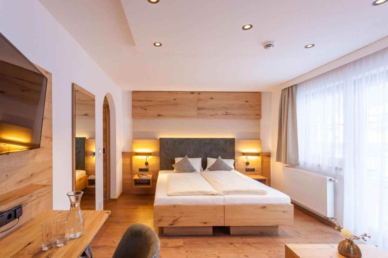 Hotel Luggi กัลเทือร์ ภายนอก รูปภาพ