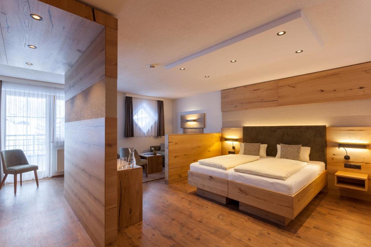 Hotel Luggi กัลเทือร์ ภายนอก รูปภาพ